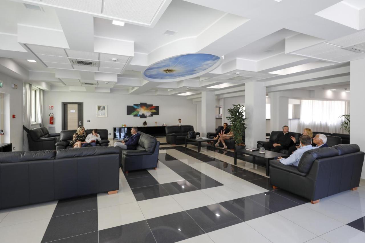 Casa Per Ferie San Juan De Avila โรม ภายนอก รูปภาพ