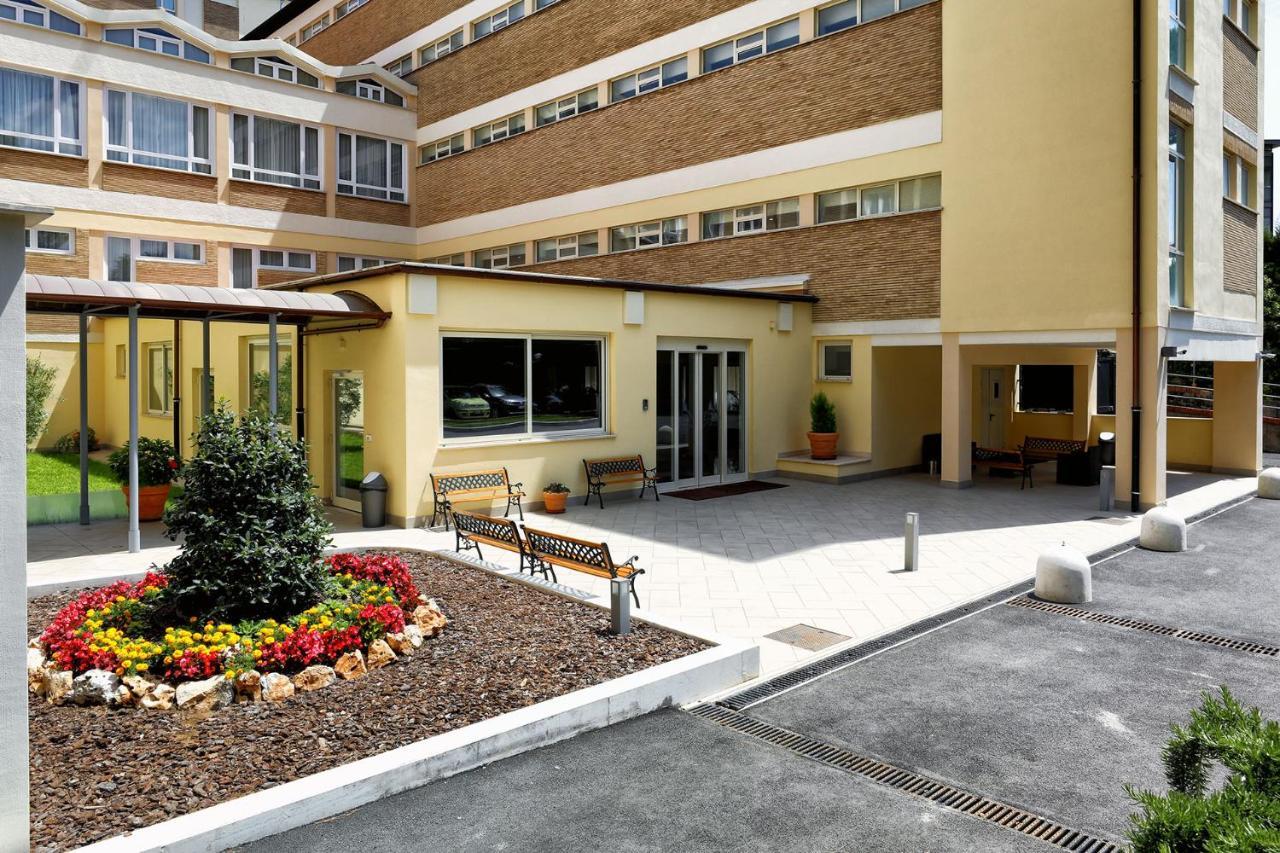 Casa Per Ferie San Juan De Avila โรม ภายนอก รูปภาพ