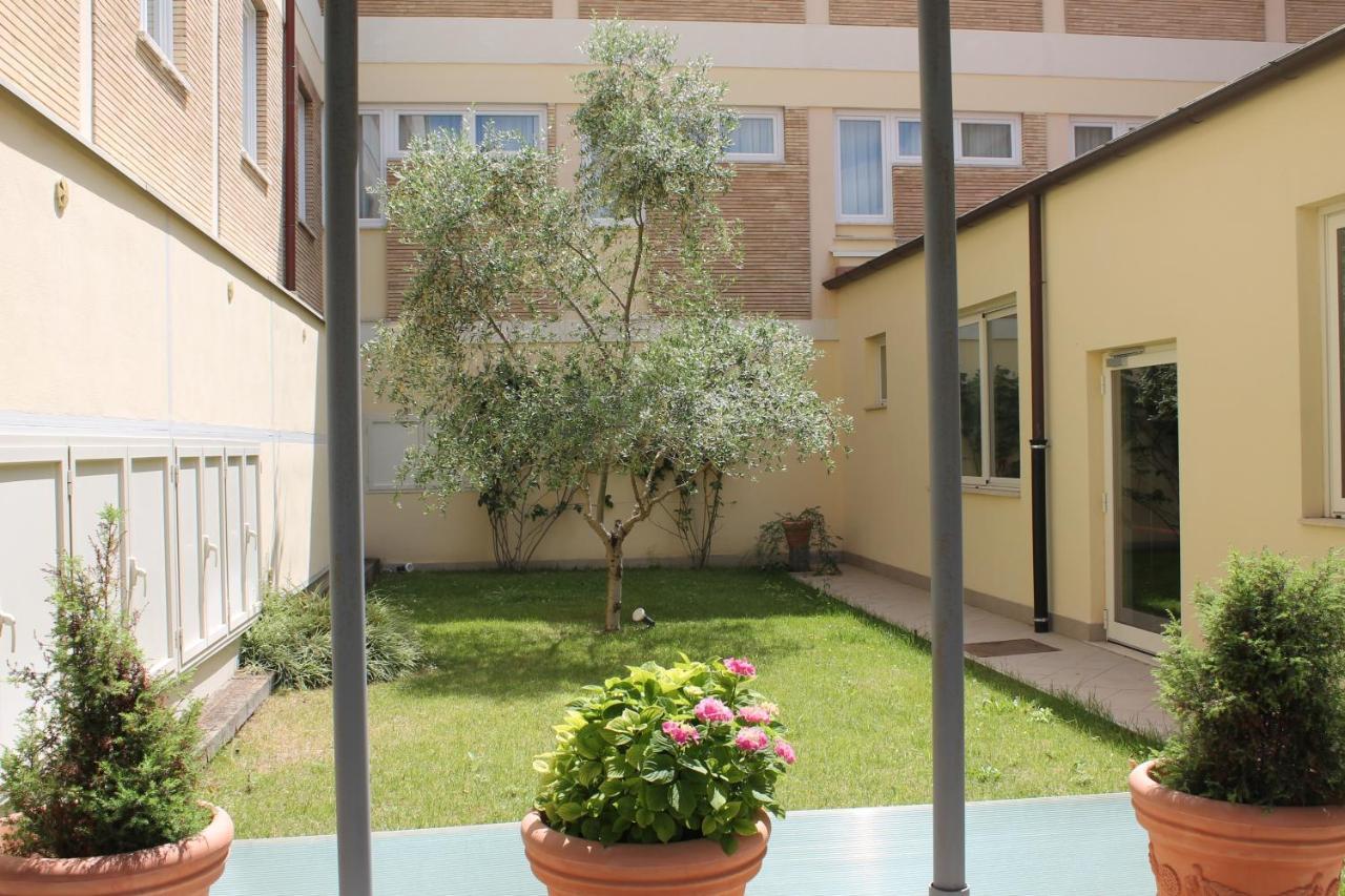 Casa Per Ferie San Juan De Avila โรม ภายนอก รูปภาพ