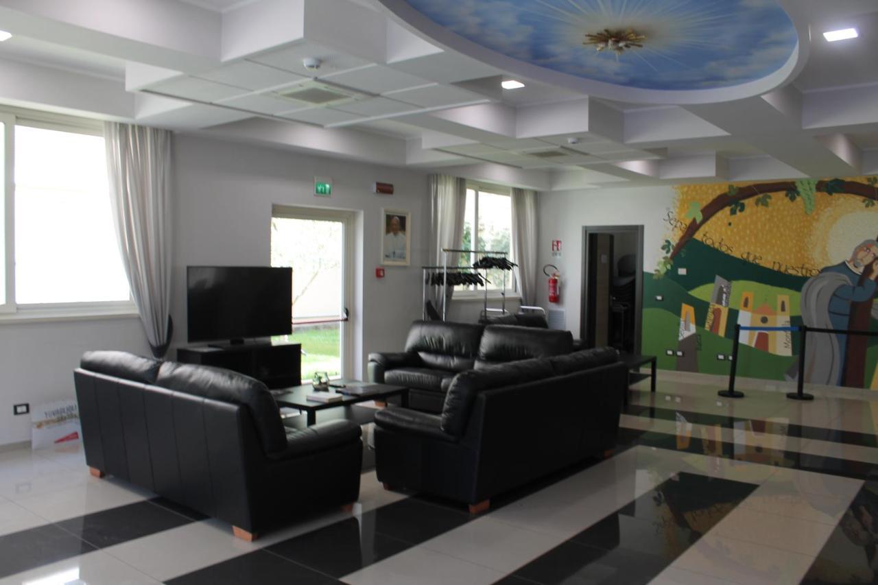 Casa Per Ferie San Juan De Avila โรม ภายนอก รูปภาพ