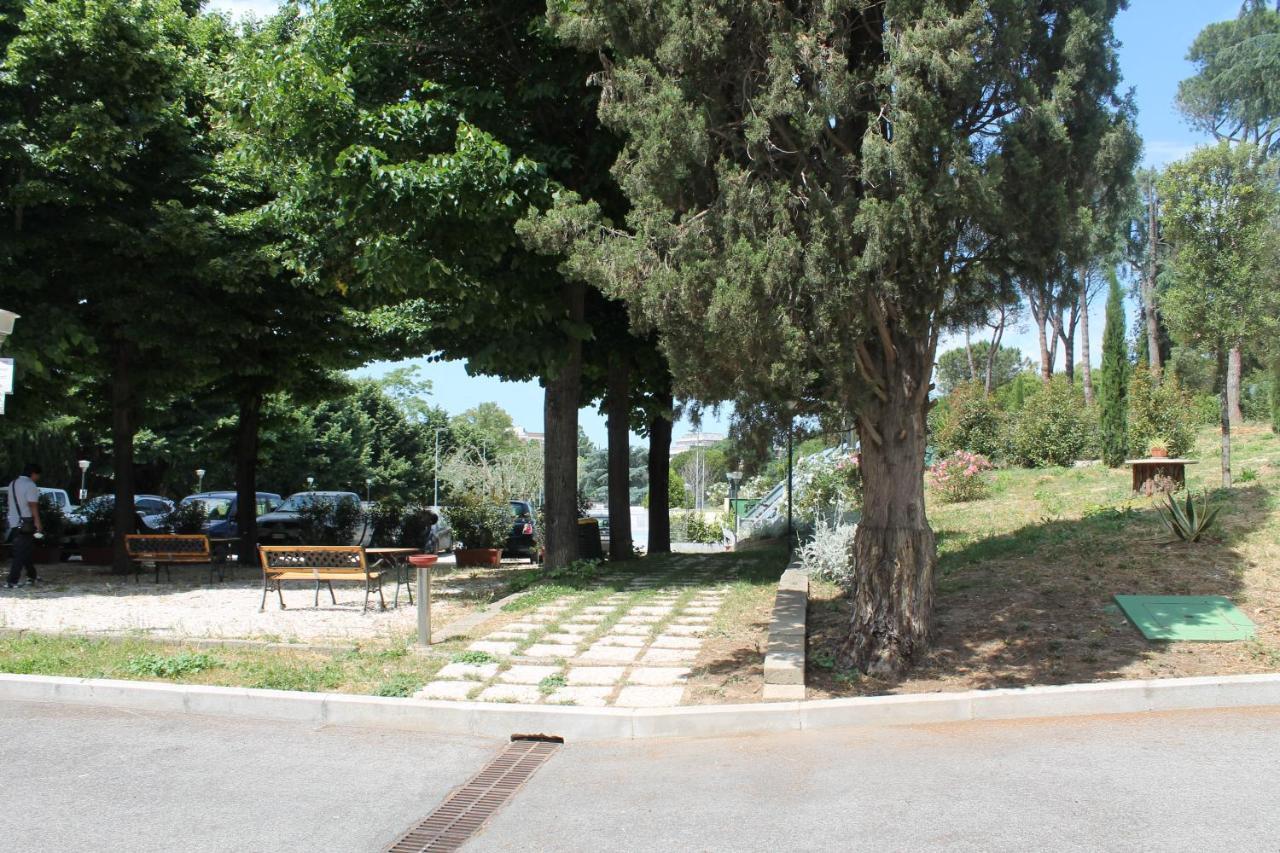 Casa Per Ferie San Juan De Avila โรม ภายนอก รูปภาพ
