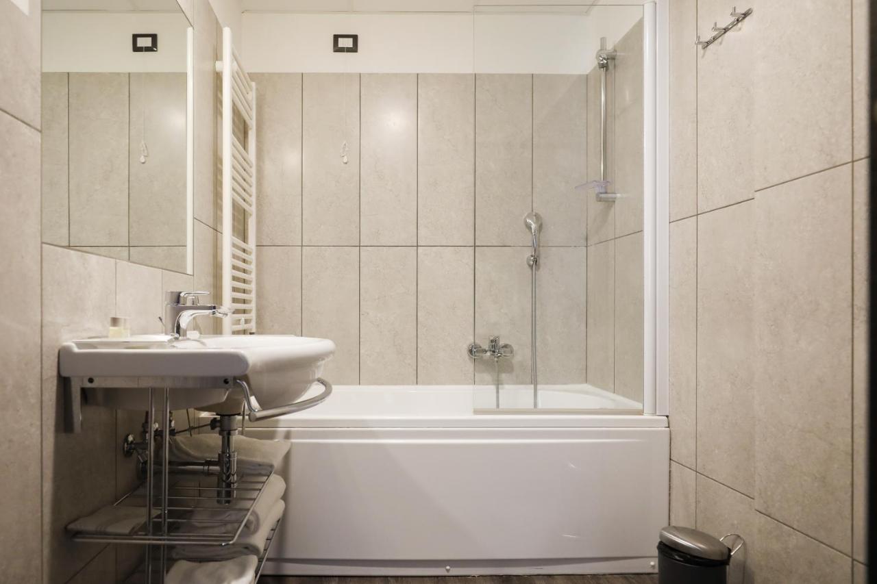 Casa Per Ferie San Juan De Avila โรม ภายนอก รูปภาพ